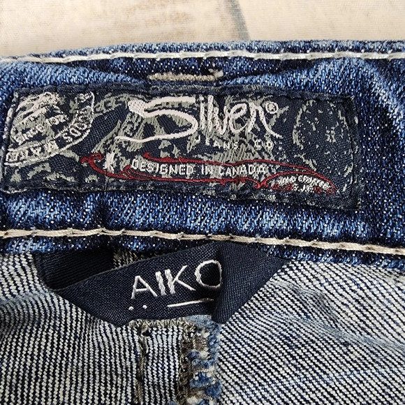 Silver Jeans Aiko Mid Capri Distressed Factory Fade Whiskered Light Blue Size 28 - Picture 2 of 15